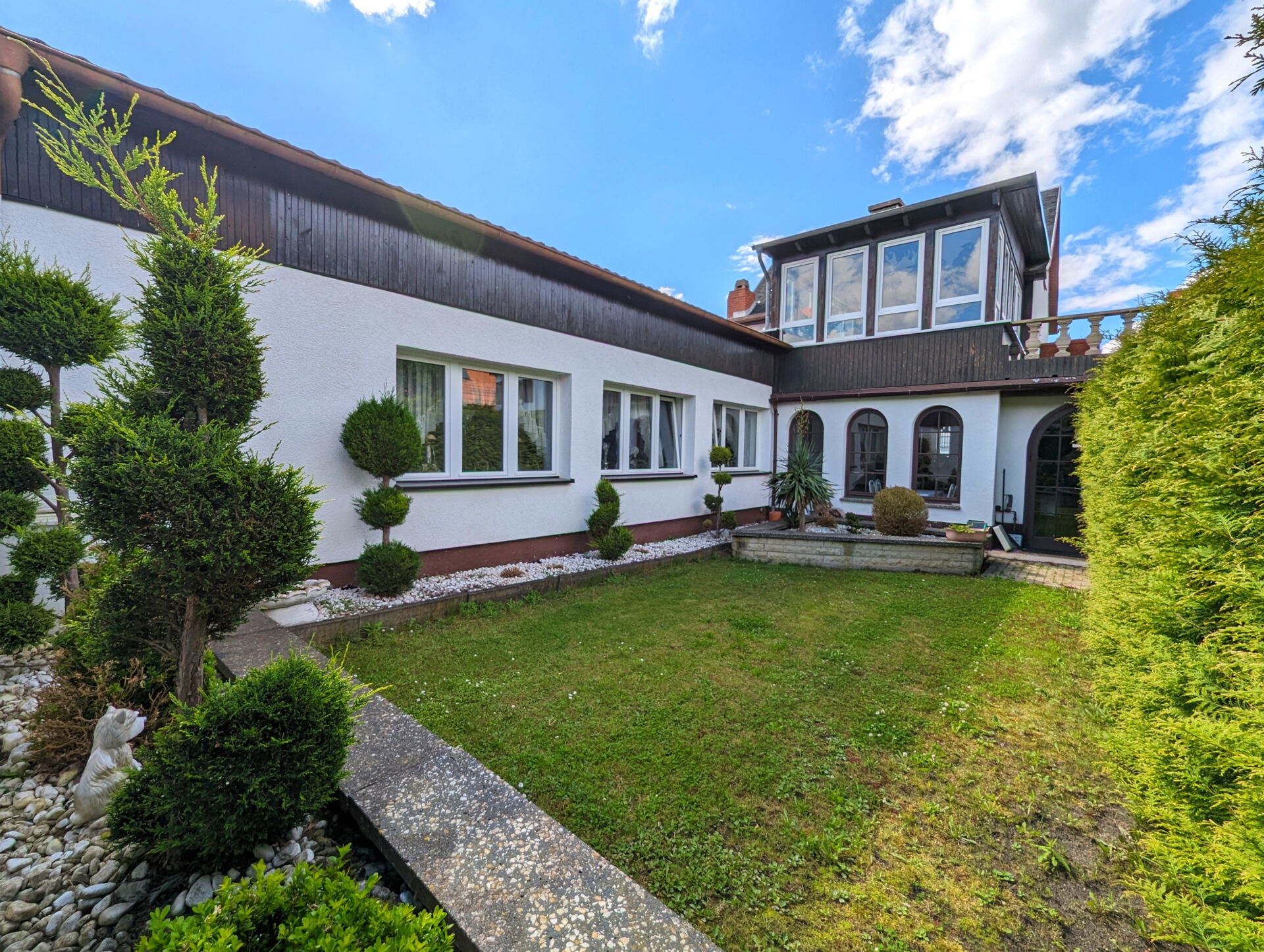  Wohnhaus mit Gaststätte Zwickauer Weg 4 in Erfurt